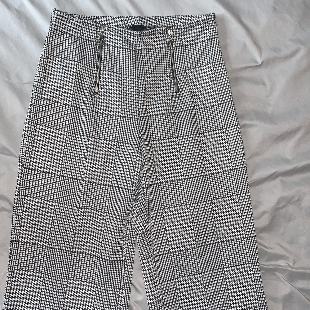 ❤️Akira Black & White High Waisted Pants Boot Cut- Small